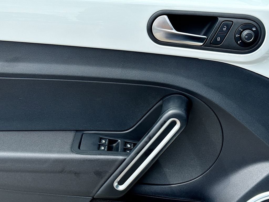 Used 2019 Volkswagen Beetle 2.0T S image 20