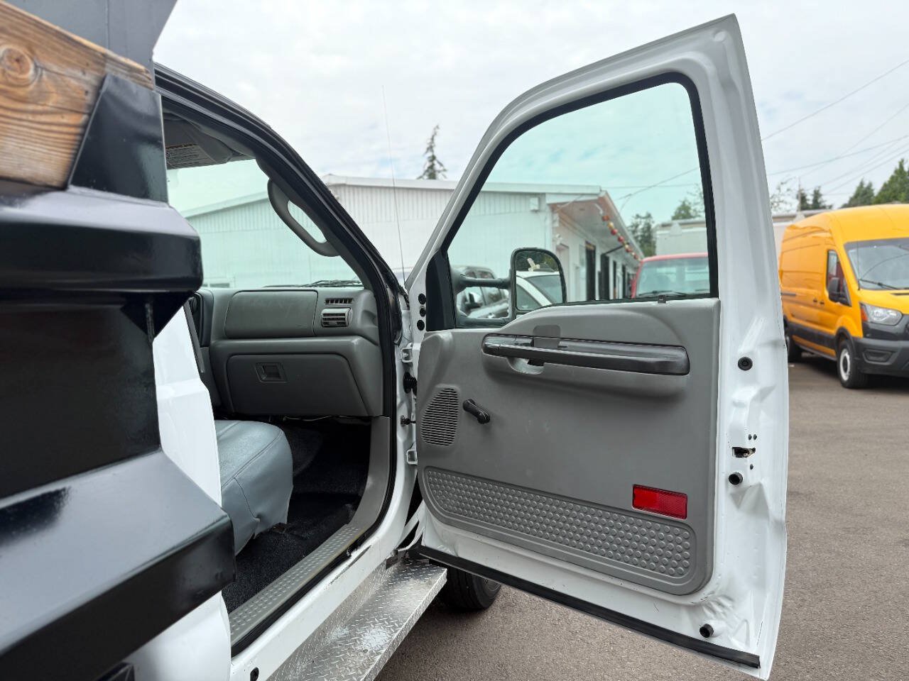 Used 2006 Ford F450 2WD Regular Cab Super Duty image 32