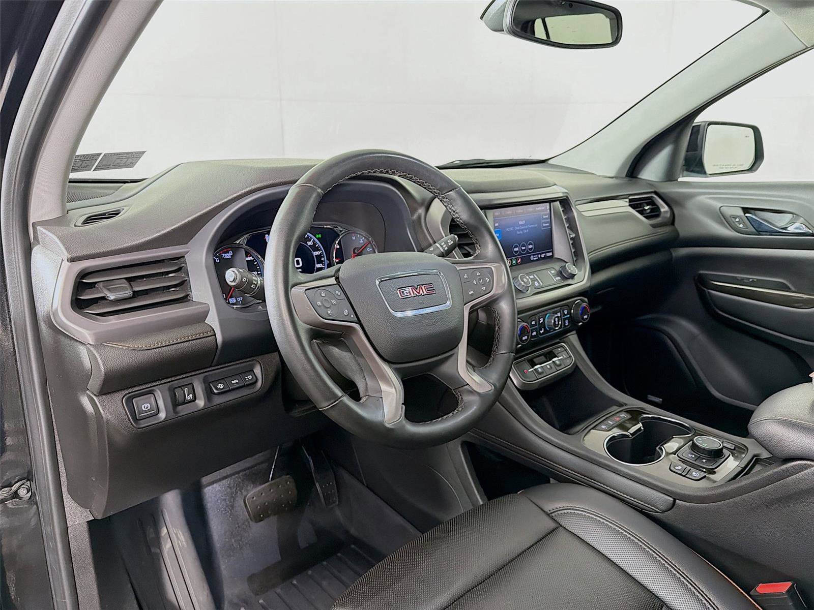 Used 2023 GMC Acadia AT4 w/ Technology Package image 9