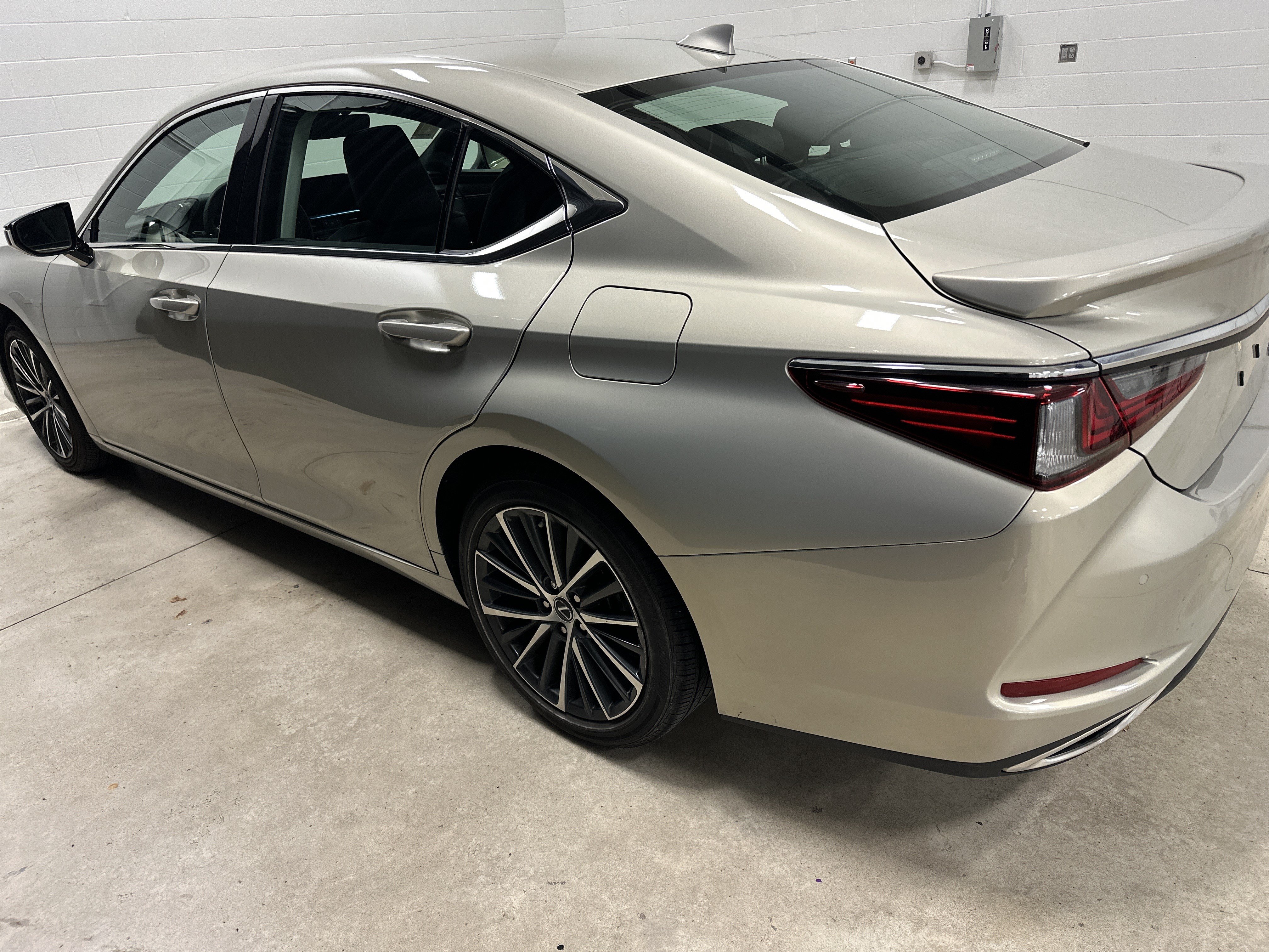 Certified 2023 Lexus ES 350 w/ Premium Package FWD image 31