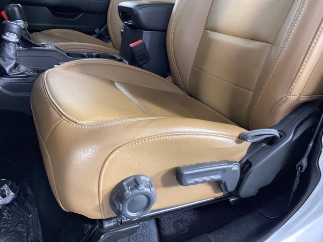 Used 2023 Jeep Wrangler Unlimited Sahara AWD/4WD image 16