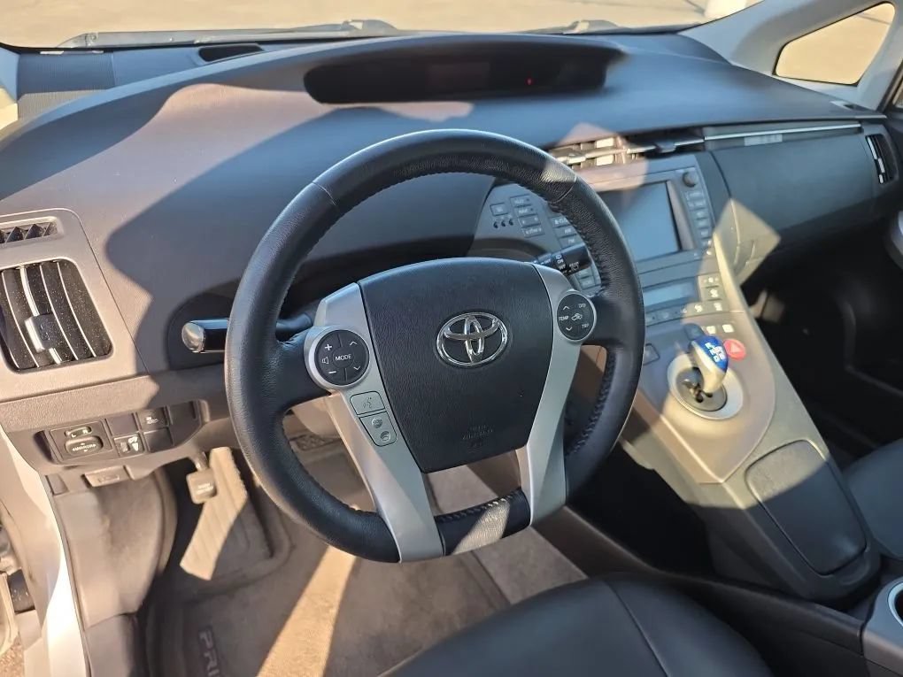 Used 2014 Toyota Prius Four w/ Solar Roof Package FWD image 26