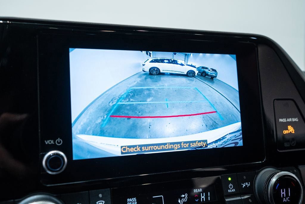 Used 2023 Toyota Highlander XLE AWD/4WD image 24