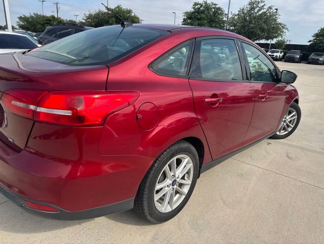 Used 2017 Ford Focus SE FWD image 3