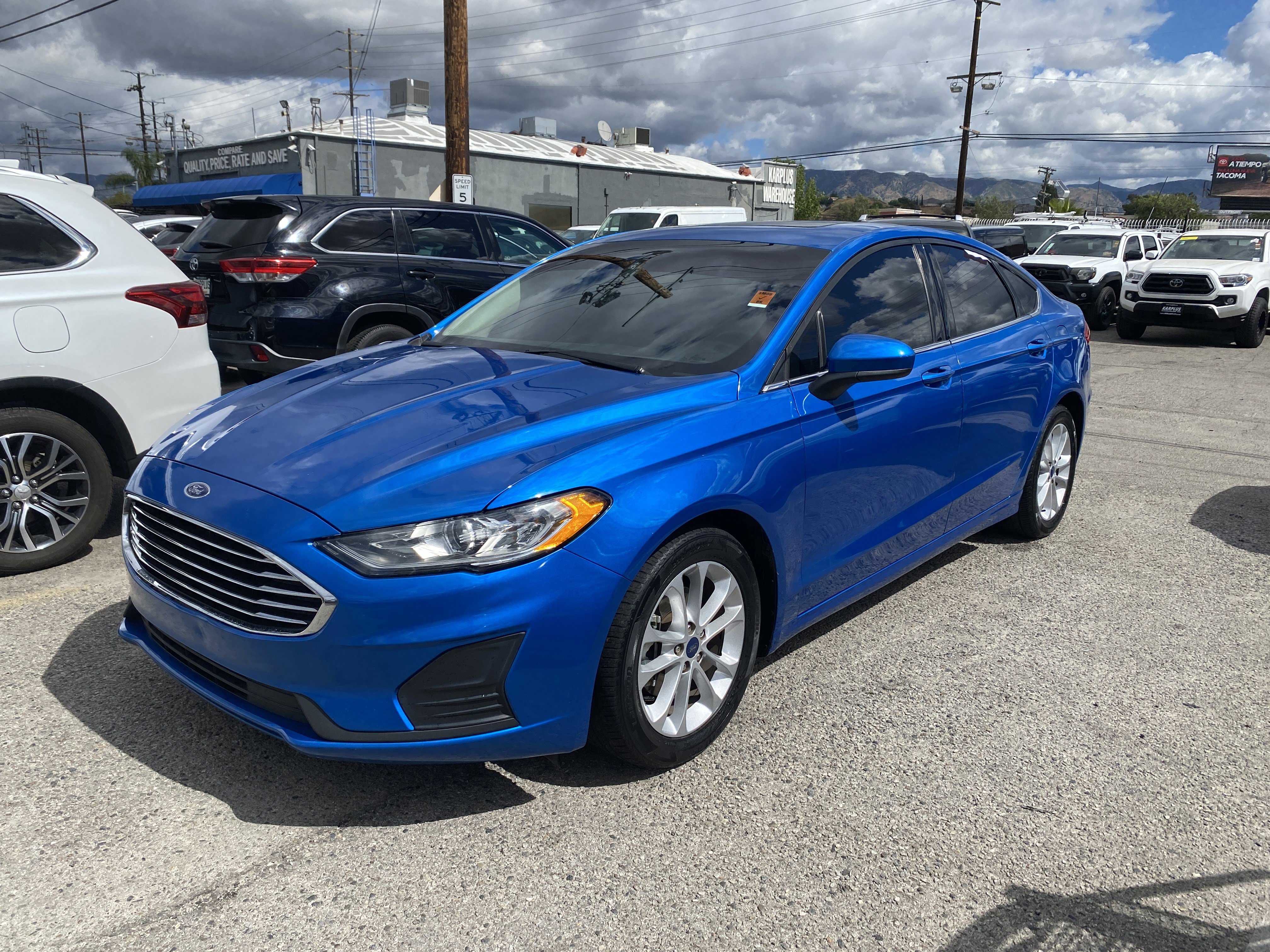 Used 2020 Ford Fusion SE FWD image 2