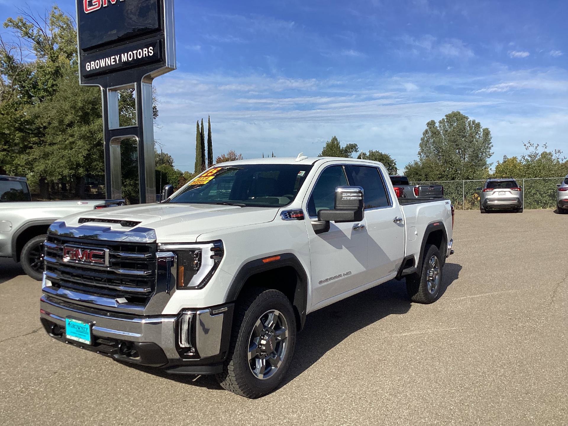 New 2025 GMC Sierra 2500 SLT image 1