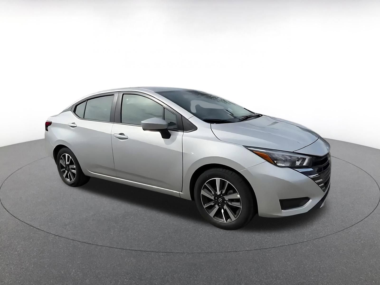 Used 2025 Nissan Versa SV image 2