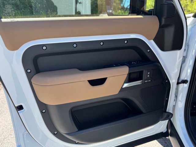 New 2026 Land Rover Defender 110 X-Dynamic SE AWD/4WD image 9