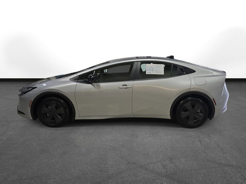 Used 2026 Toyota Prius LE FWD image 9