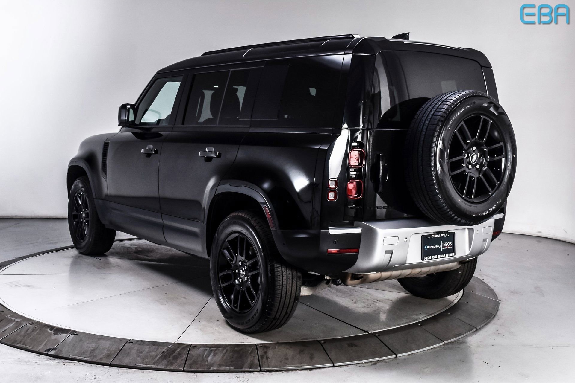 Used 2025 Land Rover Defender 110 S image 4