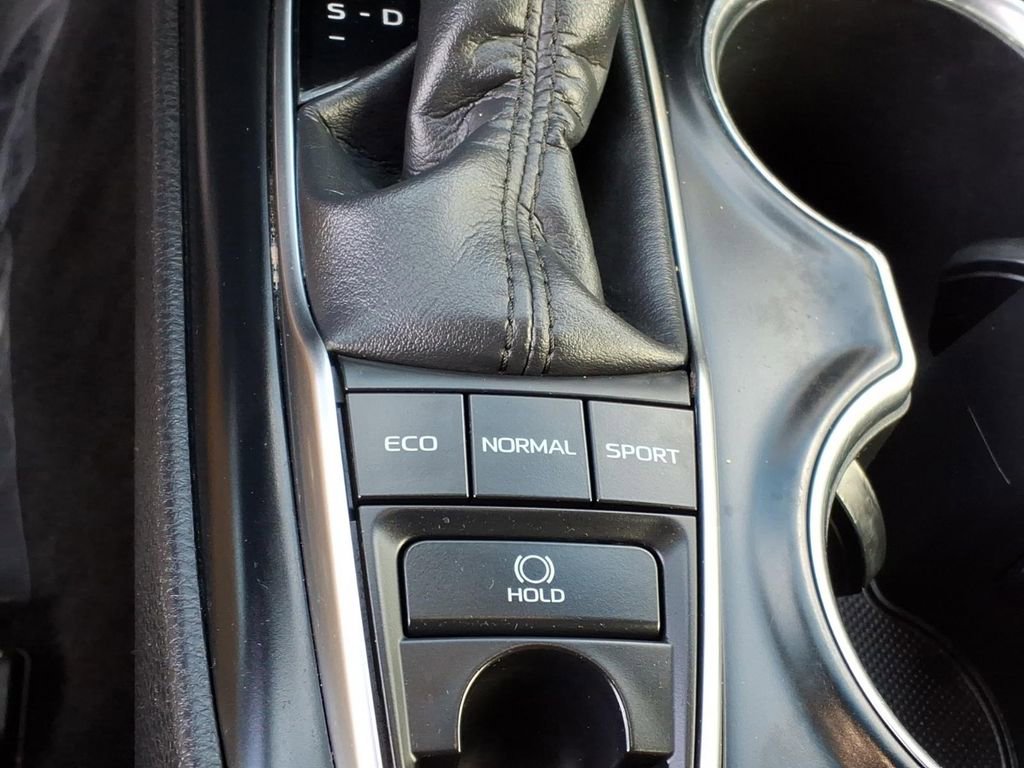 Used 2018 Toyota Camry XSE image 19