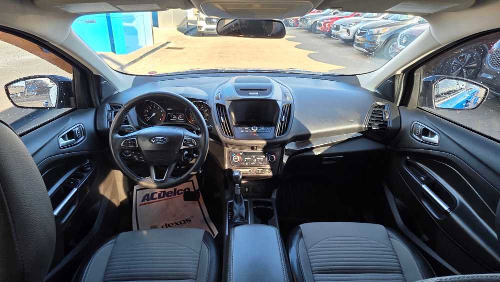Used 2018 Ford Escape SE w/ SE Sport Appearance Package image 18