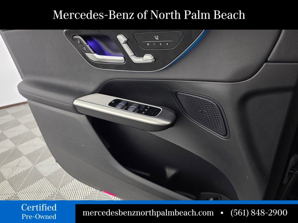 Used 2025 Mercedes-Benz GLC 300 image 22