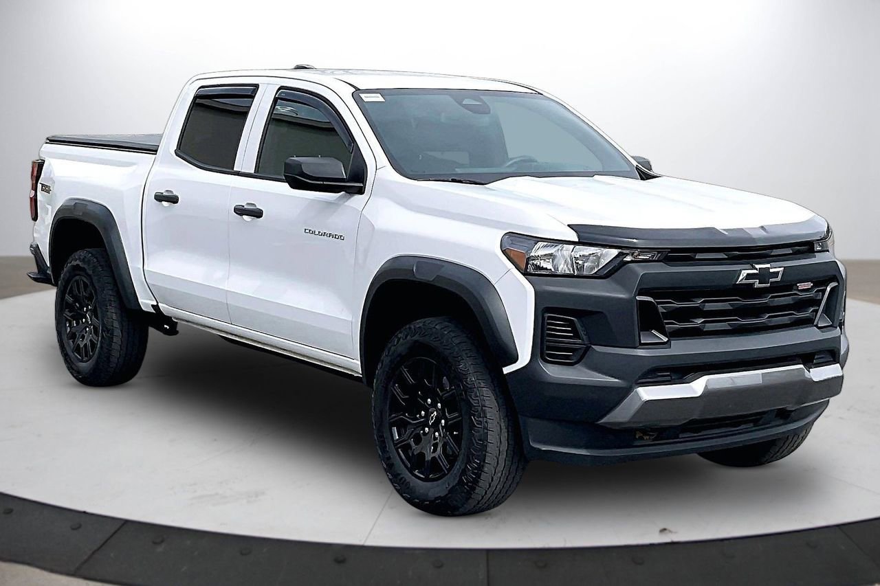 Used 2024 Chevrolet Colorado Trail Boss w/ Advanced Trailering Package image 2