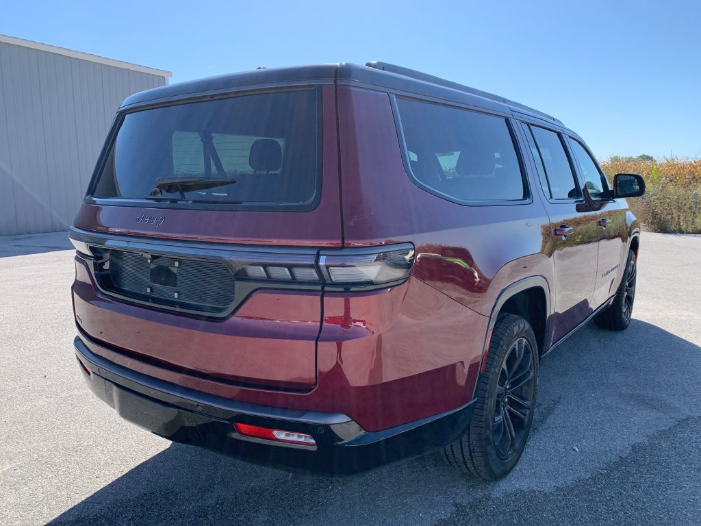 Used 2026 Jeep Grand Wagoneer L Summit w/ Rear Seat Video Group I AWD/4WD image 14
