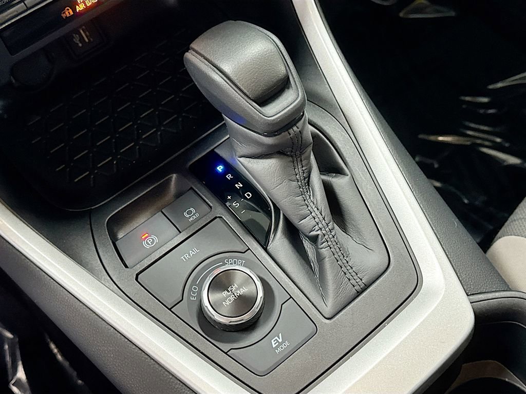 Used 2024 Toyota RAV4 XLE AWD/4WD image 15