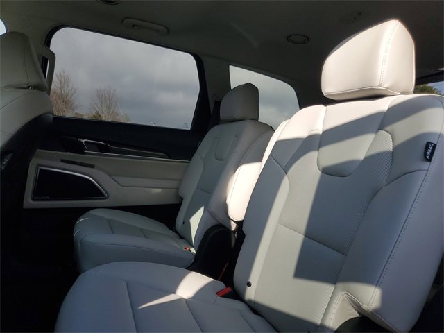 New 2025 Kia Telluride S image 9
