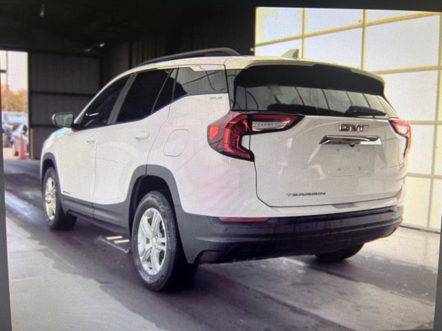 Used 2023 GMC Terrain SLE w/ Driver Convenience Package AWD/4WD image 4