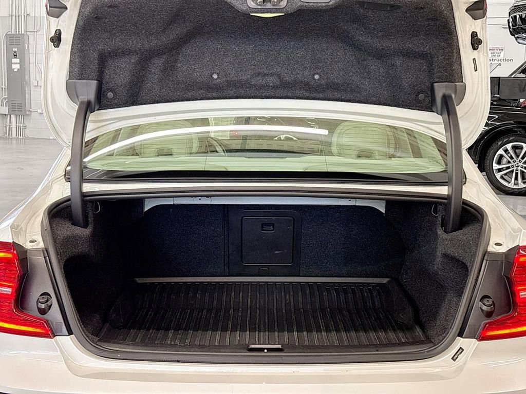 Used 2021 Volvo S60 T5 Momentum image 22