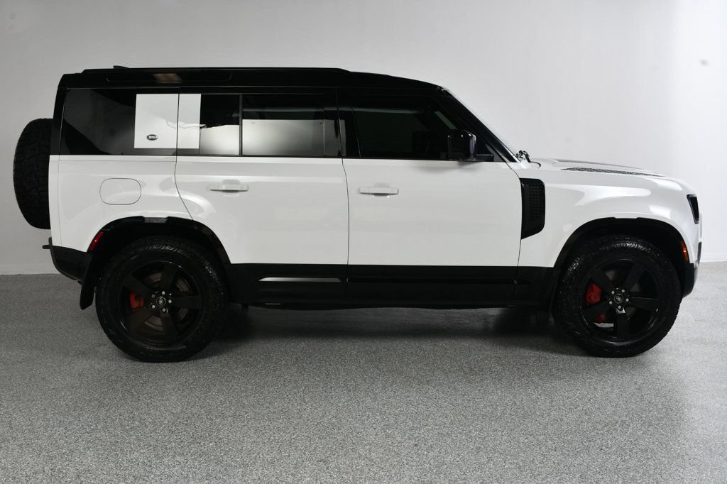 Used 2022 Land Rover Defender 110 X-Dynamic SE AWD/4WD image 4