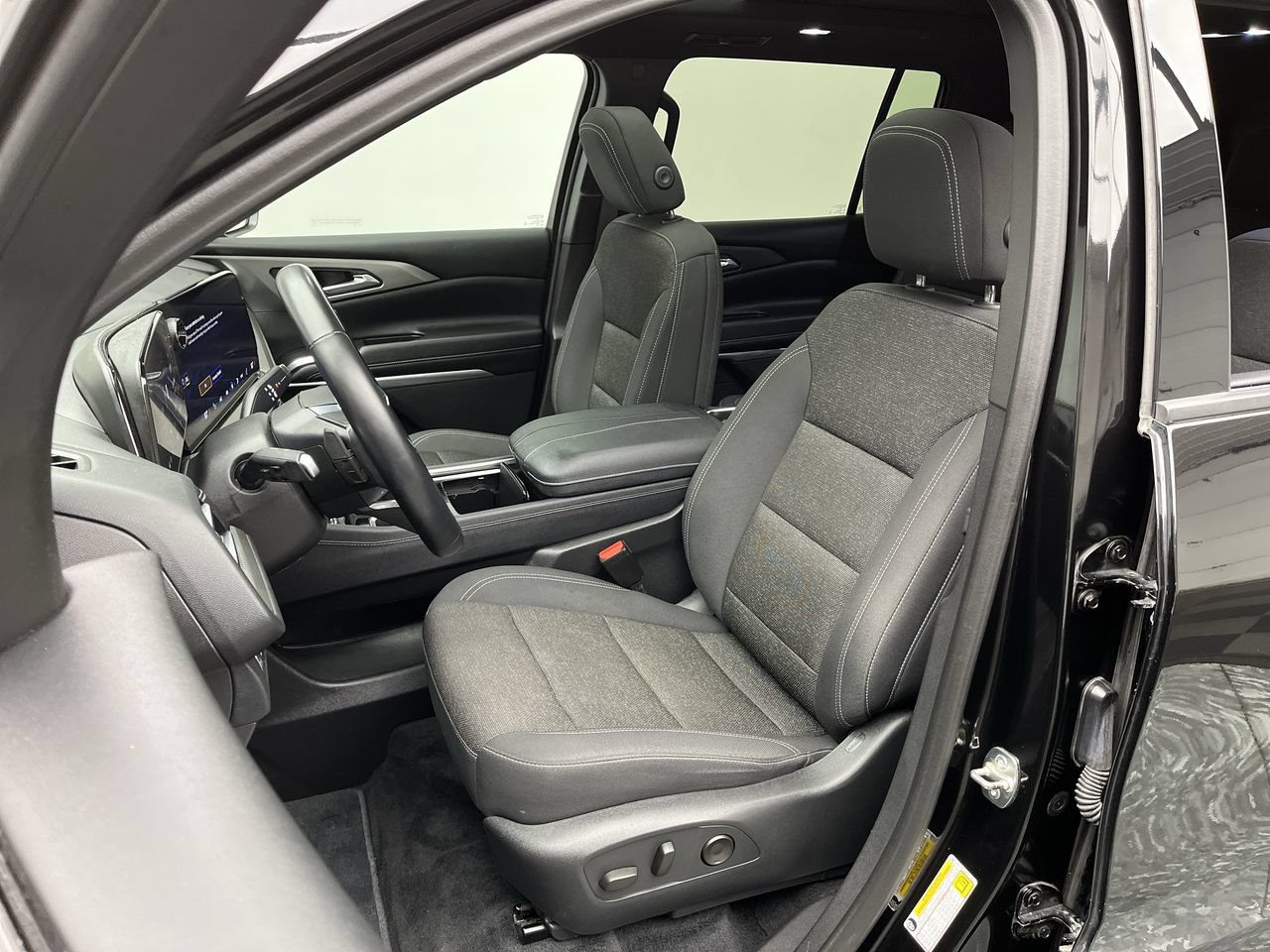 Certified 2024 Chevrolet Traverse LT w/ Midnight/Sport Edition AWD/4WD image 10