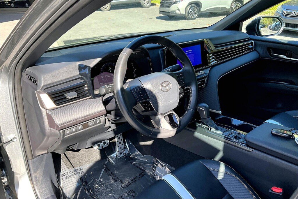 Used 2025 Toyota Camry SE w/ Convenience Package AWD/4WD image 10