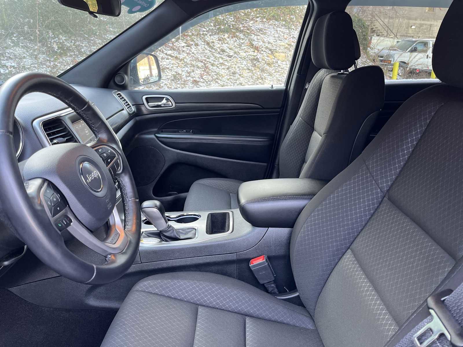 Used 2020 Jeep Grand Cherokee Laredo image 18