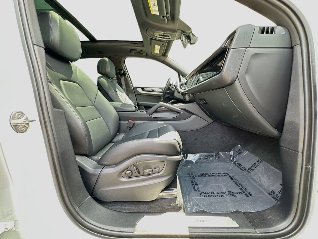 Certified 2026 Porsche Cayenne AWD/4WD image 30