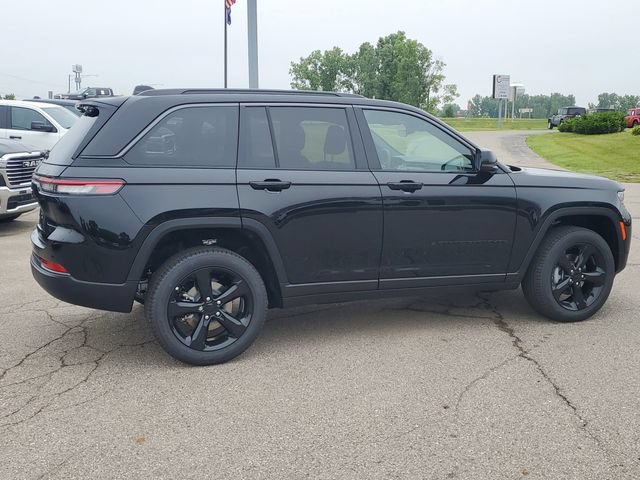 New 2026 Jeep Grand Cherokee Limited w/ Limited Altitude Package AWD/4WD image 8