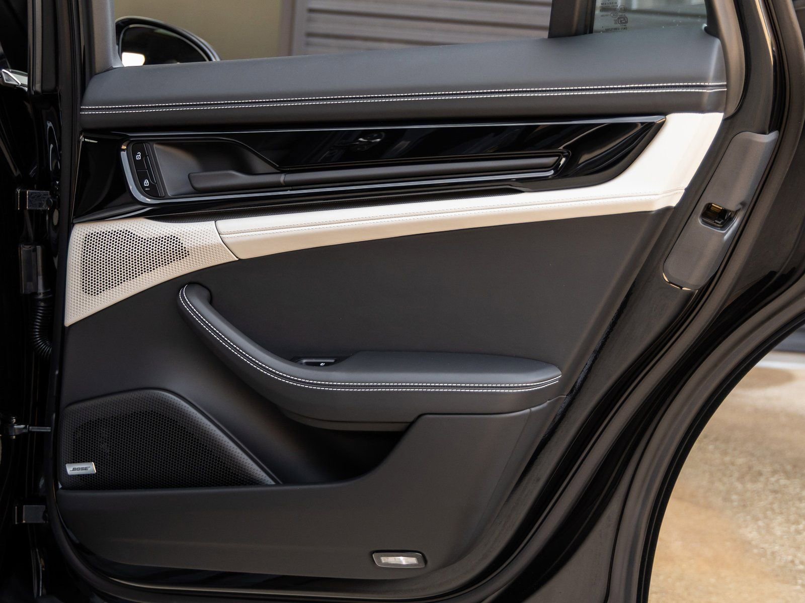 Certified 2025 Porsche Panamera image 39