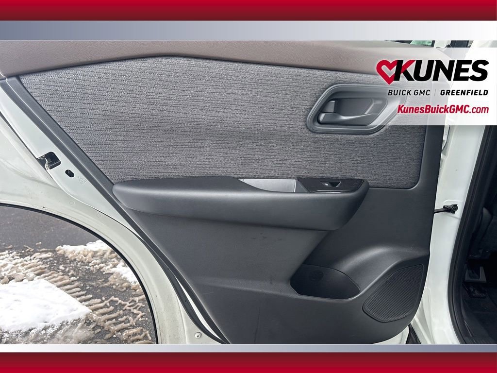 Used 2023 Nissan Rogue S image 30