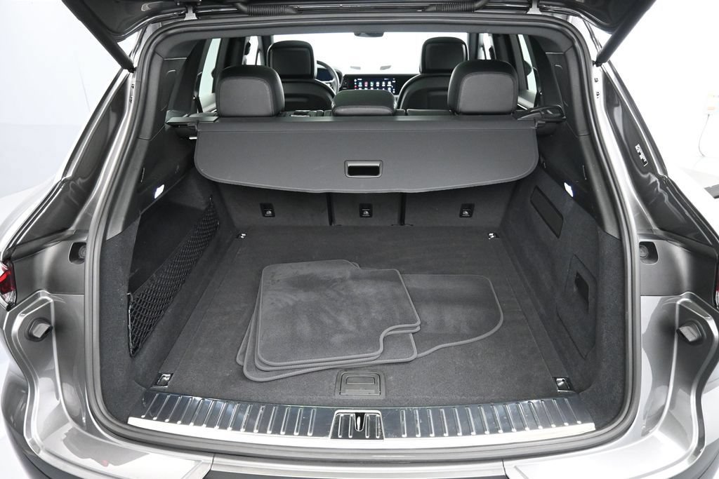 Certified 2025 Porsche Cayenne AWD/4WD image 23