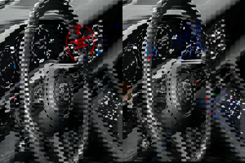 Used 2021 Porsche Taycan image 24