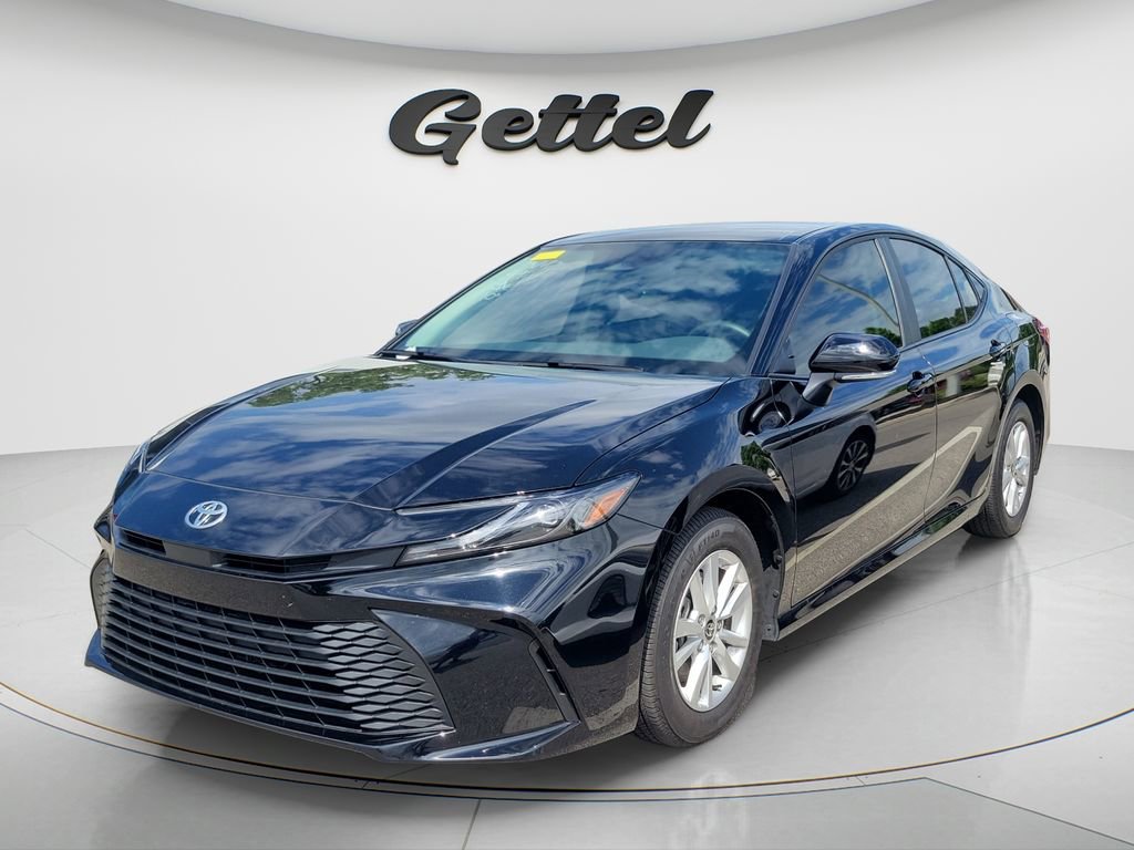 Used 2025 Toyota Camry LE image 1