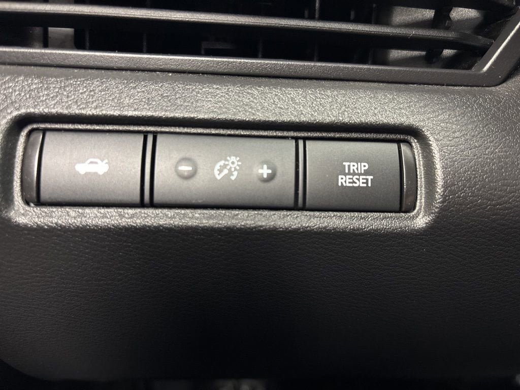 Used 2024 Nissan Altima 2.5 SV FWD image 24