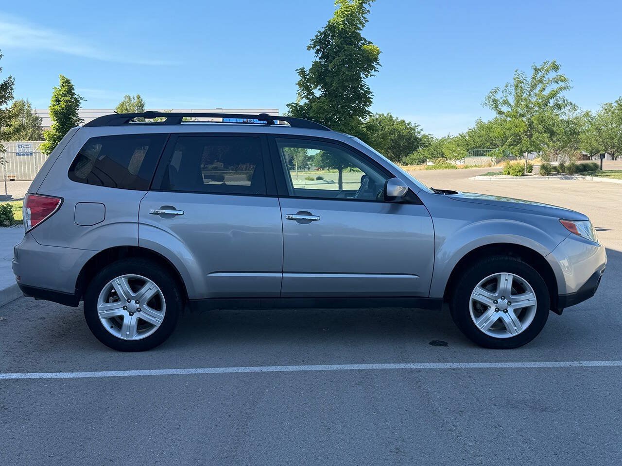 Used 2009 Subaru Forester 2.5X Limited AWD/4WD image 11