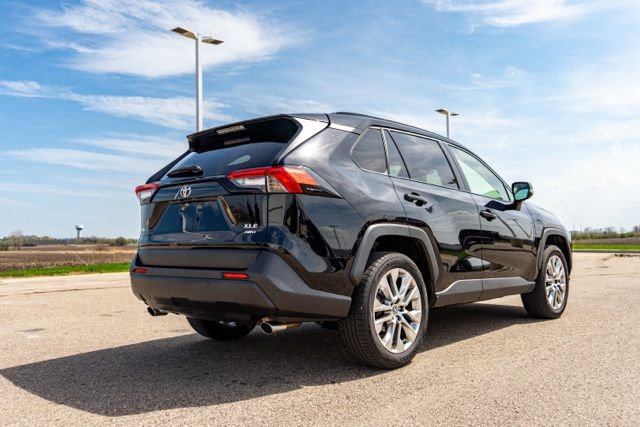 Used 2021 Toyota RAV4 XLE Premium AWD/4WD image 7