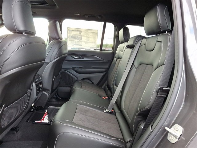 New 2025 Jeep Grand Cherokee Altitude image 6