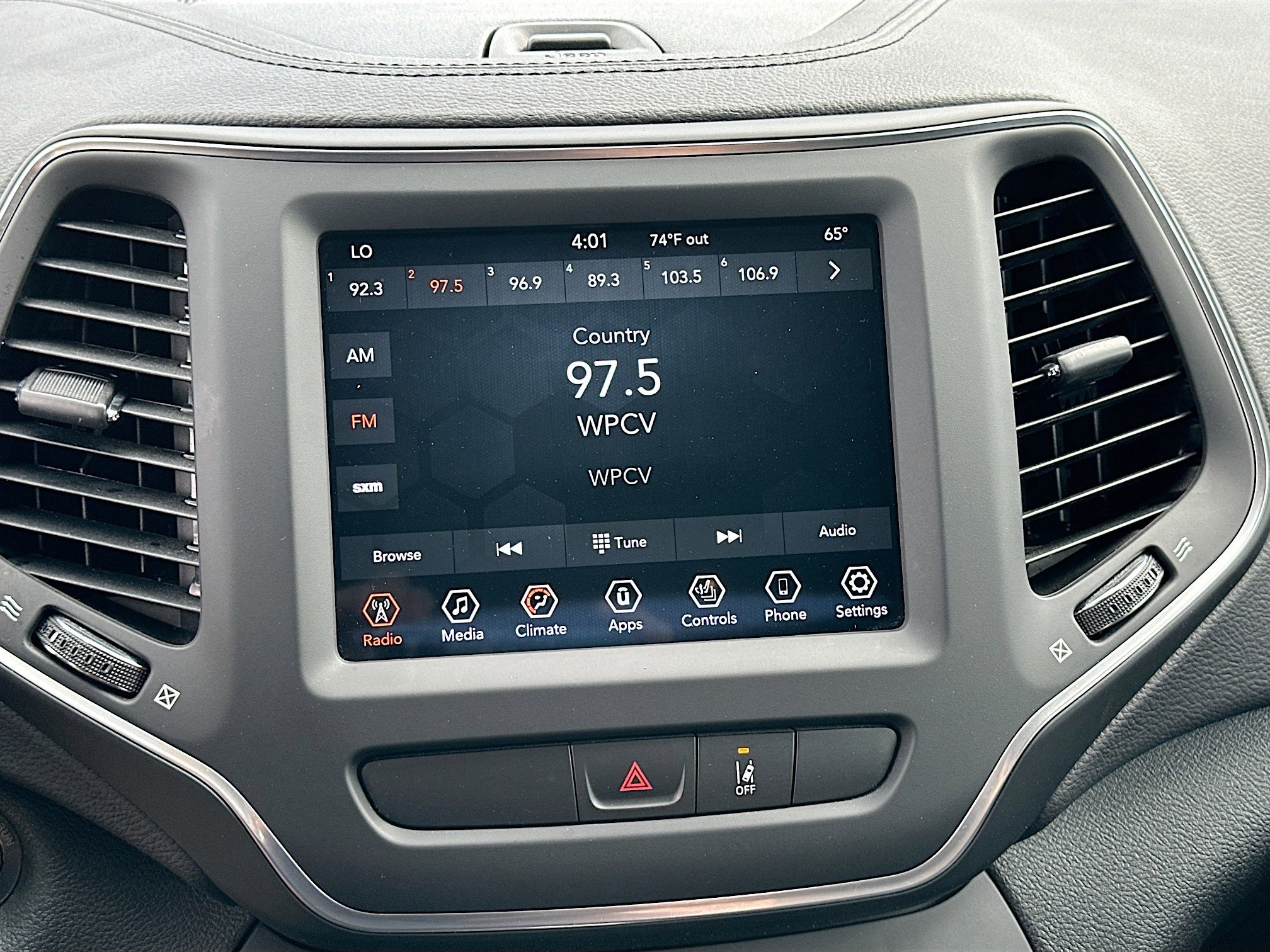 Used 2022 Jeep Cherokee Latitude Lux w/ Mopar Interior Package image 14