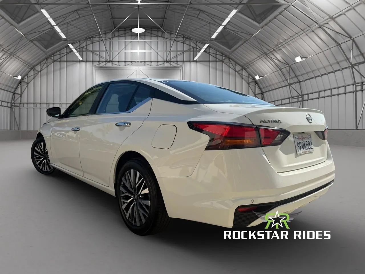 Used 2025 Nissan Altima 2.5 SV FWD image 2