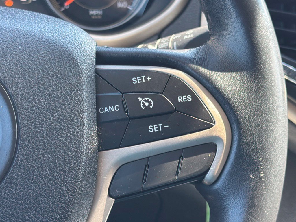 Used 2015 Jeep Cherokee Latitude w/ Cold Weather Group AWD/4WD image 26