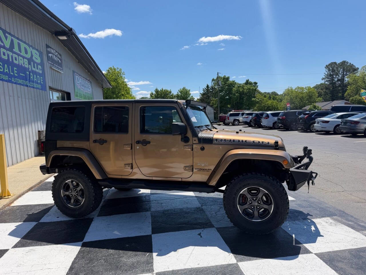 Used 2015 Jeep Wrangler Unlimited Sahara w/ Connectivity Group AWD/4WD image 5