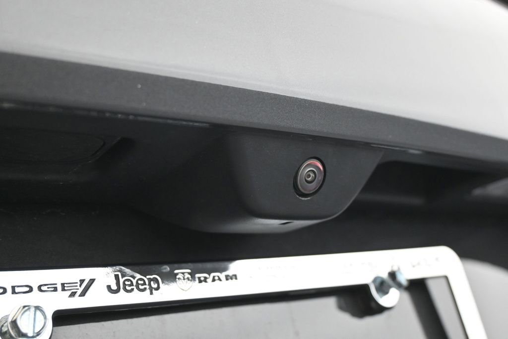Used 2025 Jeep Grand Cherokee Laredo X RWD image 33