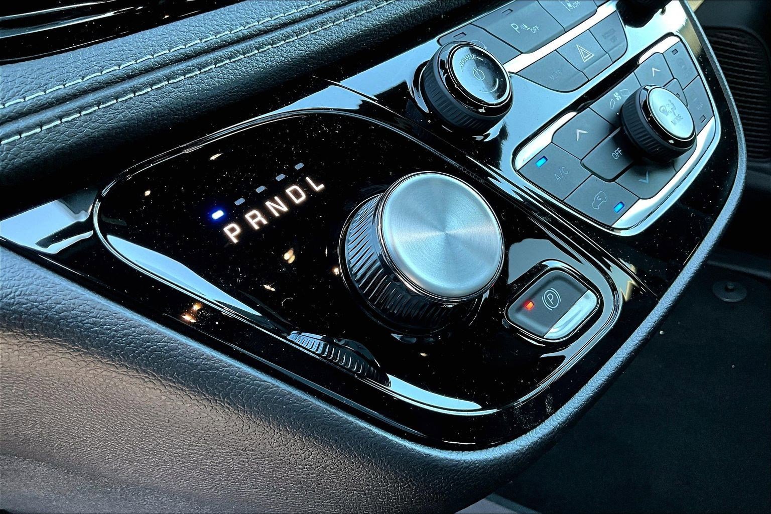New 2027 Chrysler Pacifica Select AWD/4WD image 12