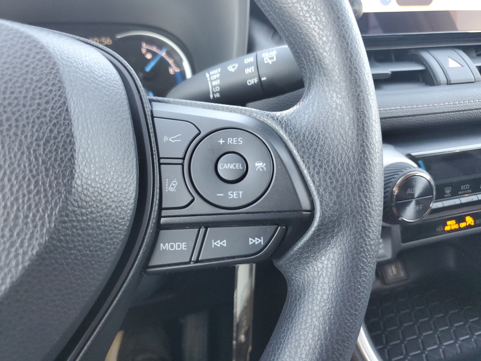 Certified 2025 Toyota RAV4 LE AWD/4WD image 23