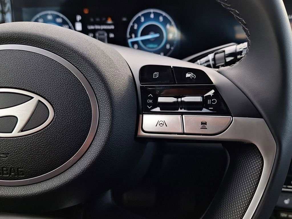 Used 2024 Hyundai Elantra SEL w/ Convenience Package image 16