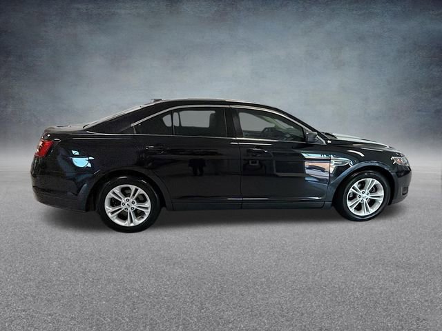 Used 2016 Ford Taurus SE image 5