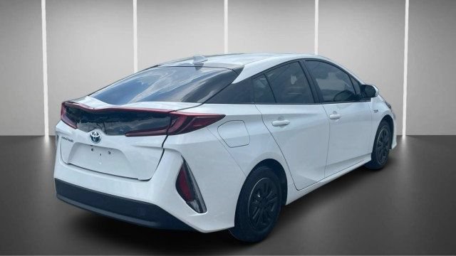Used 2021 Toyota Prius Prime LE FWD image 6