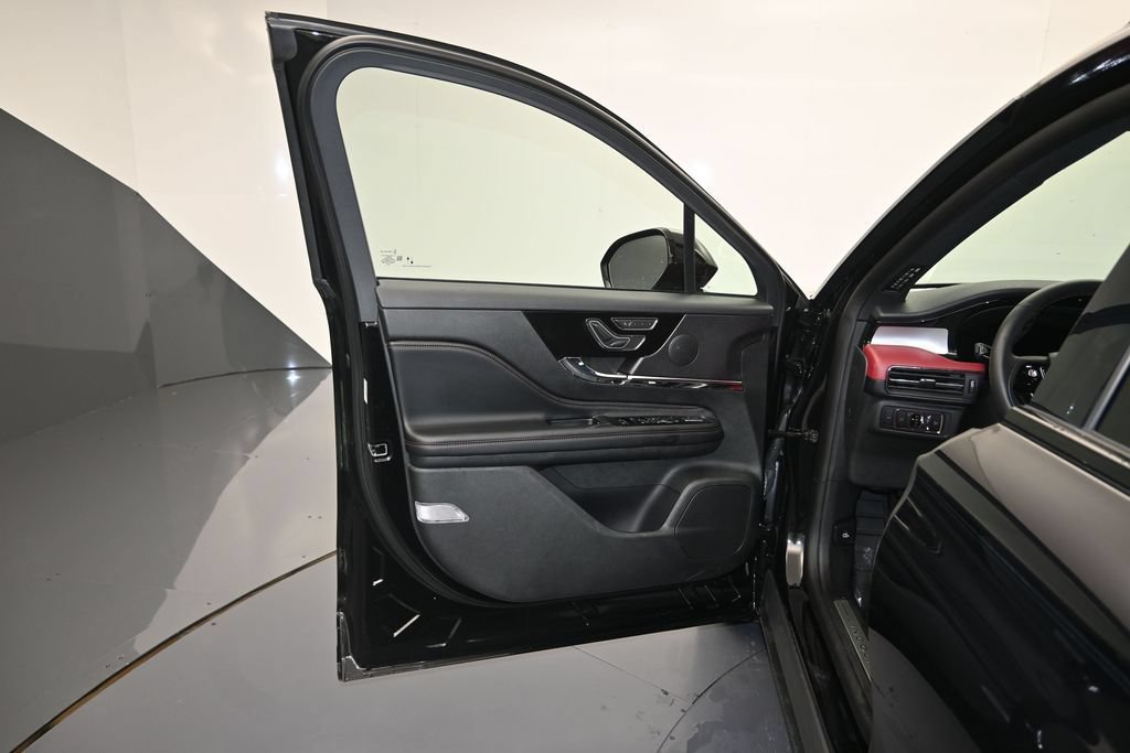 New 2026 Lincoln Corsair Reserve w/ Jet Appearance Package AWD/4WD image 10