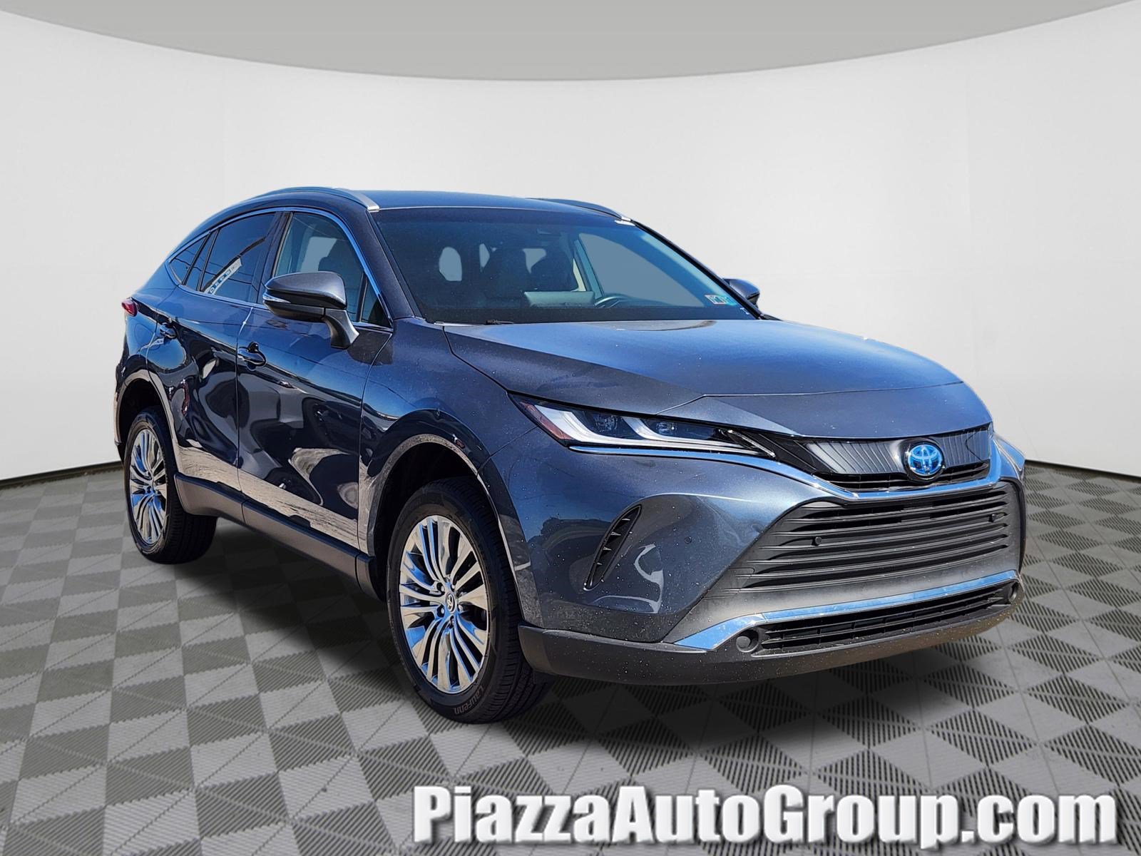 Used 2022 Toyota Venza XLE AWD/4WD video 1